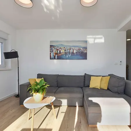 With A - C In Stinjan-istrien 53176 Apartment *