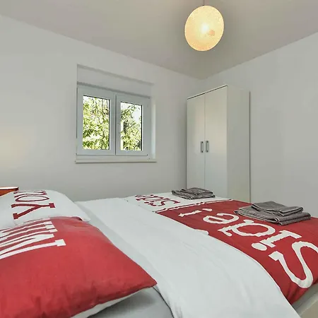 With A - C In Stinjan-istrien 53176 Apartment *