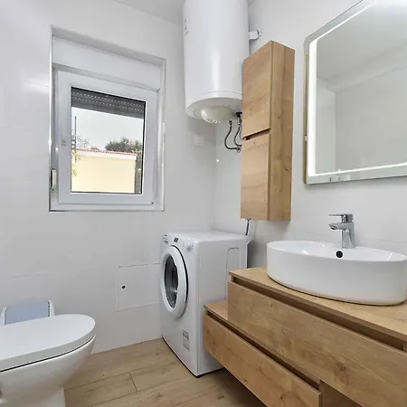 With A - C In Stinjan-istrien 53176 Apartment