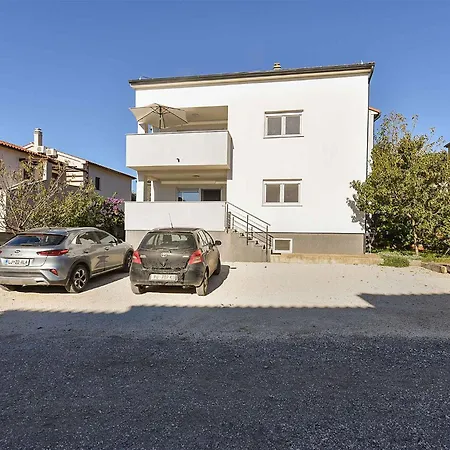 With A - C In Stinjan-istrien 53176 Apartment Stinjan
